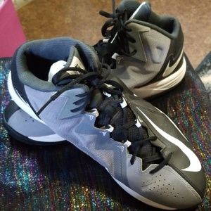 NIKE AIRMAX STUTTER STEP 2 HIGHTOP ATHLETIC SHOES